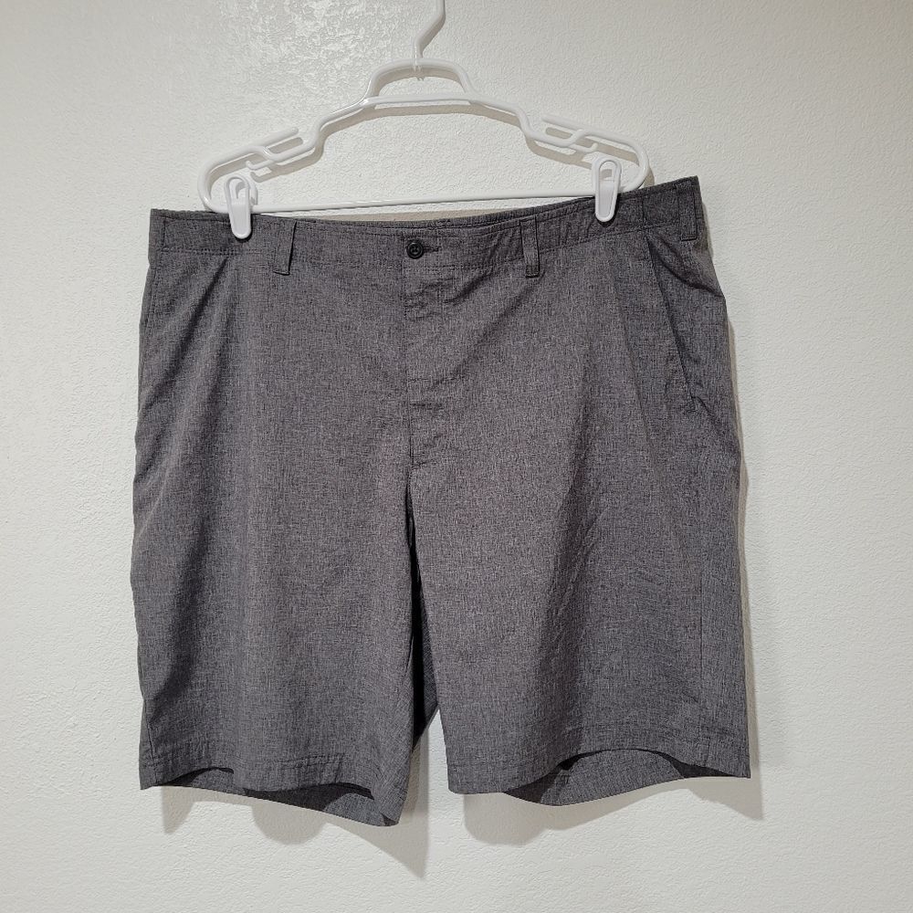 PGA Tour golf shorts size 42